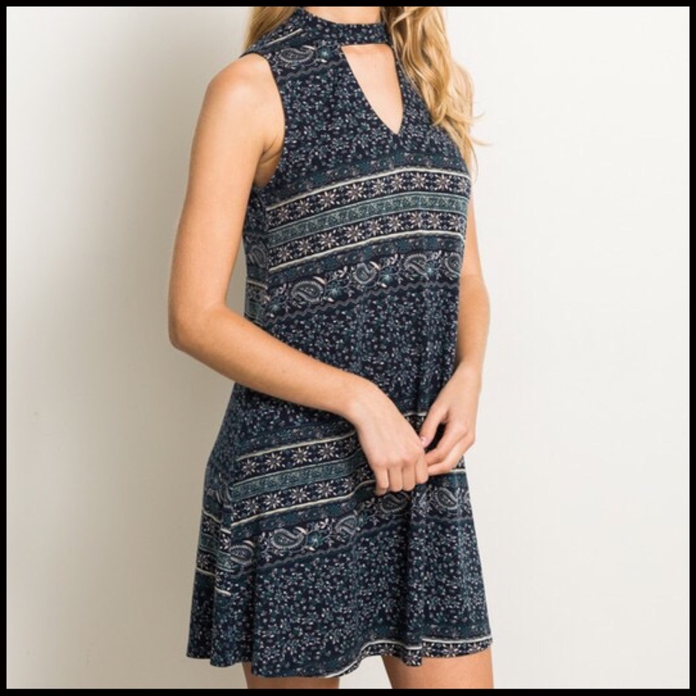 Keyhole Print Dress - Picture 2 of 8